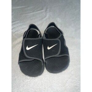 Kids Nike sandals sz 2